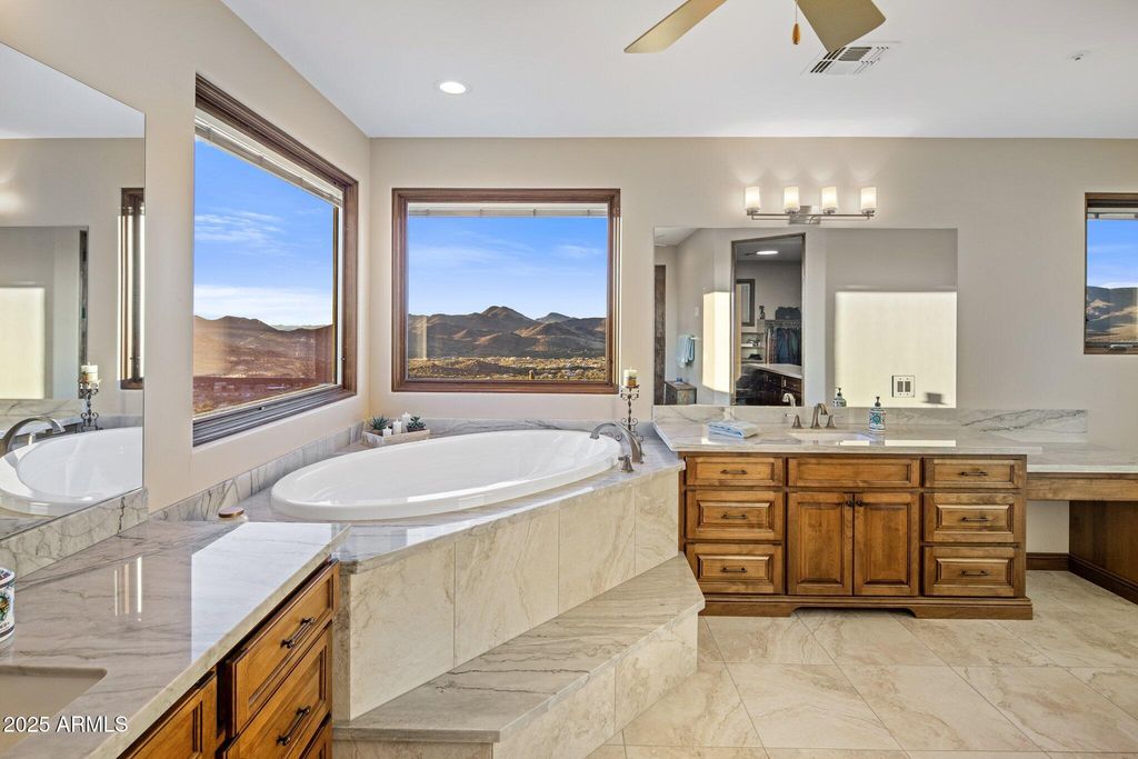 Image 40 of property listing at 37300 N SCHOOL HOUSE Road, Cave Creek, AZ 85331