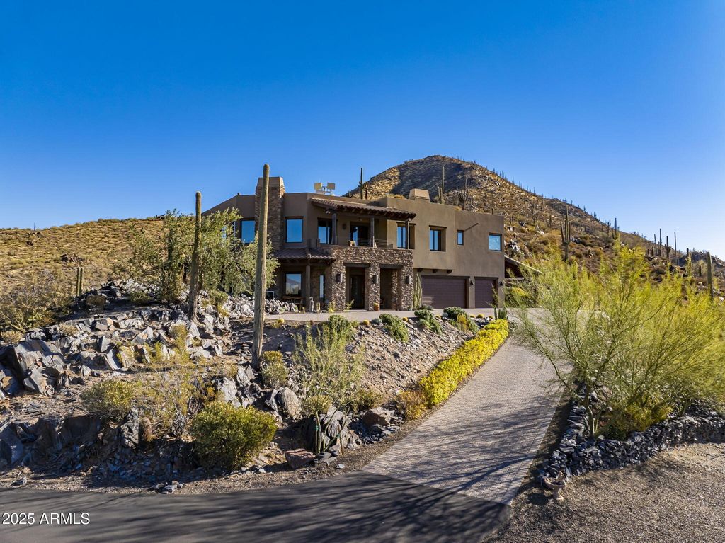 Image 6 of property listing at 37300 N SCHOOL HOUSE Road, Cave Creek, AZ 85331