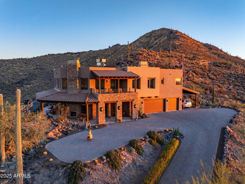Image 7 of property listing at 37300 N SCHOOL HOUSE Road, Cave Creek, AZ 85331