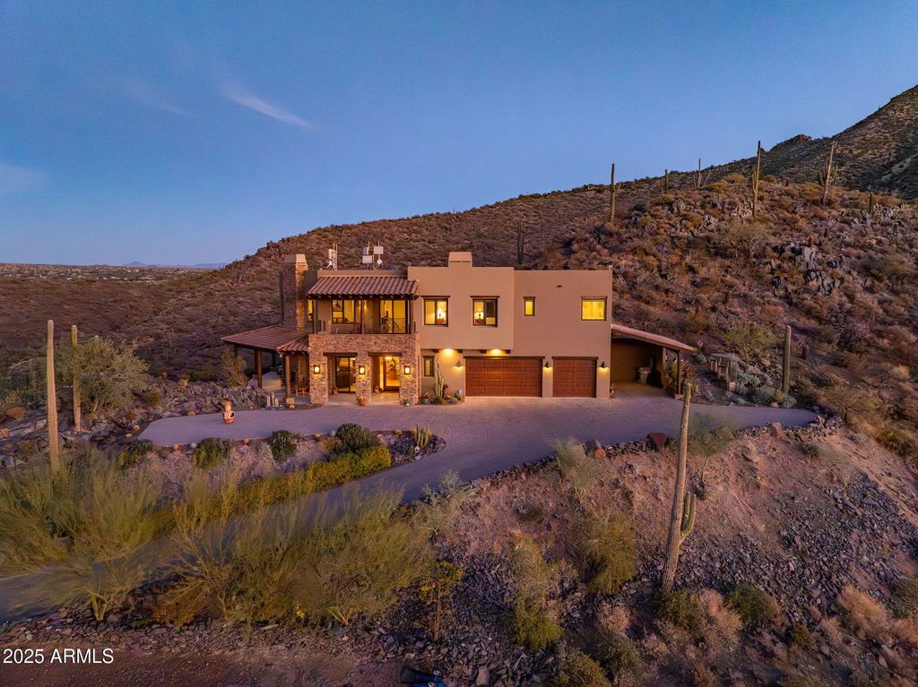 Image 8 of property listing at 37300 N SCHOOL HOUSE Road, Cave Creek, AZ 85331