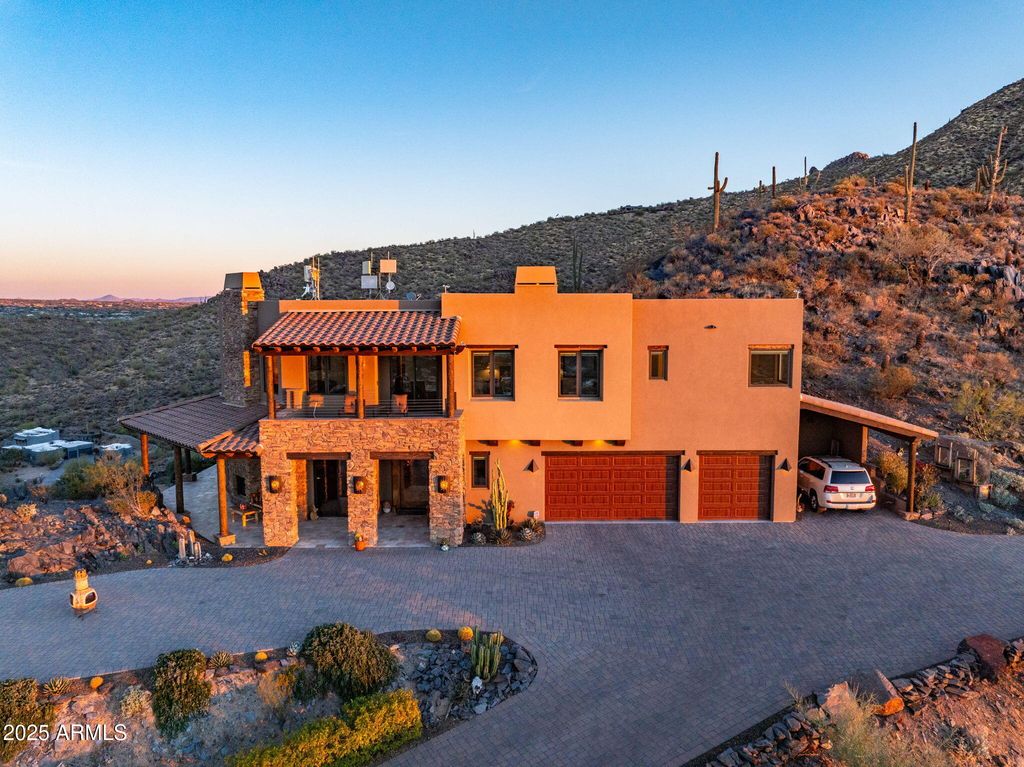 Image 9 of property listing at 37300 N SCHOOL HOUSE Road, Cave Creek, AZ 85331