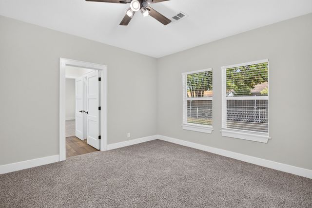 411 S Bowie Drive, Weatherford, TX 76086