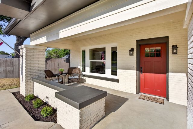 411 S Bowie Drive, Weatherford, TX 76086