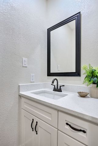 411 S Bowie Drive, Weatherford, TX 76086