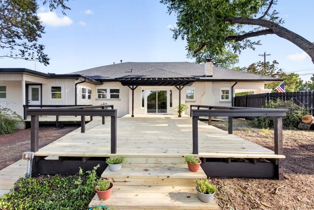 411 S Bowie Drive, Weatherford, TX 76086
