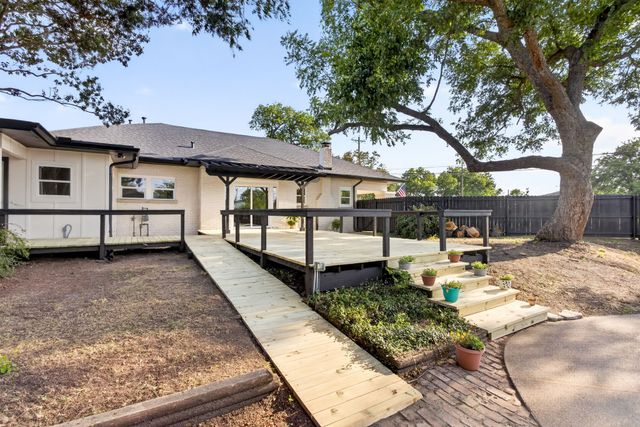 411 S Bowie Drive, Weatherford, TX 76086