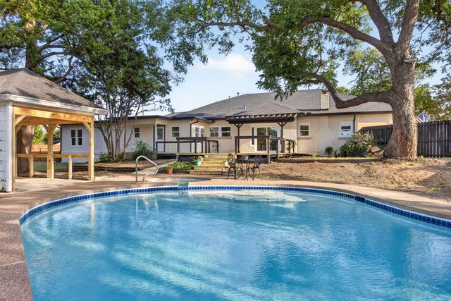 411 S Bowie Drive, Weatherford, TX 76086
