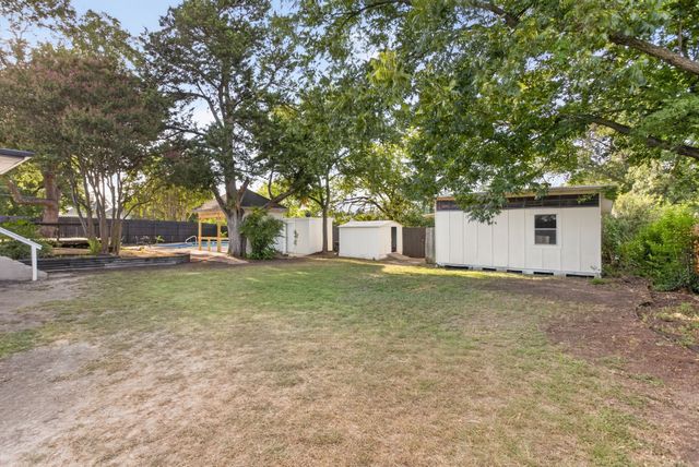 411 S Bowie Drive, Weatherford, TX 76086