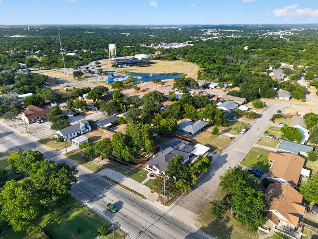 411 S Bowie Drive, Weatherford, TX 76086