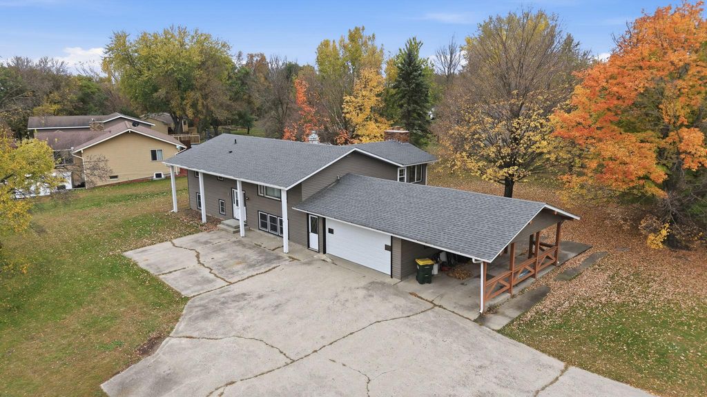 19583 71st Street NE, New London, MN 56273 — exterior