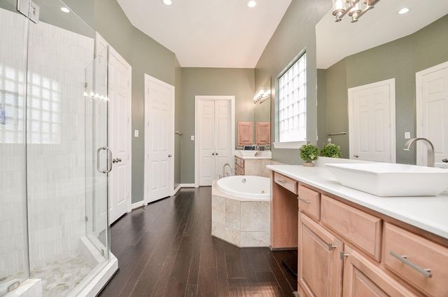 2015 Shadow Bend Drive, Sugar Land, TX 77479