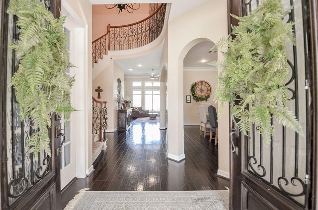 2015 Shadow Bend Drive, Sugar Land, TX 77479