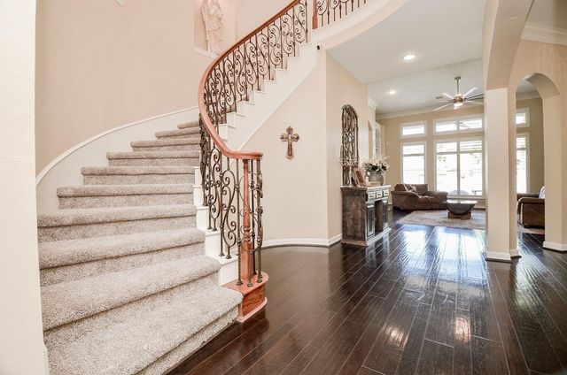 2015 Shadow Bend Drive, Sugar Land, TX 77479