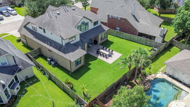 2015 Shadow Bend Drive, Sugar Land, TX 77479