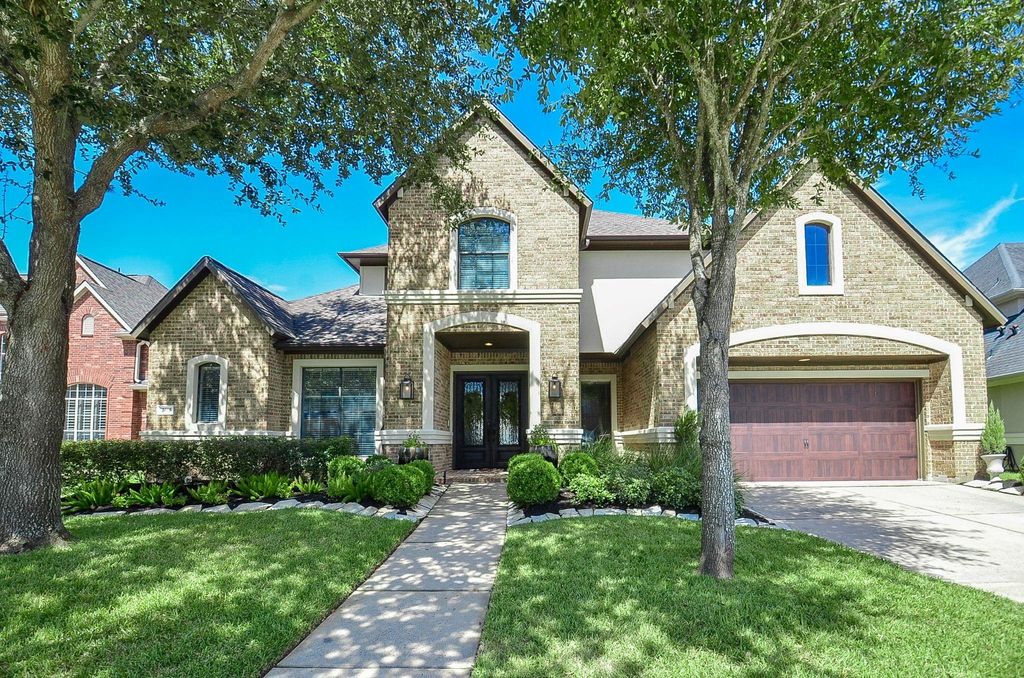2015 Shadow Bend Drive, Sugar Land, TX 77479