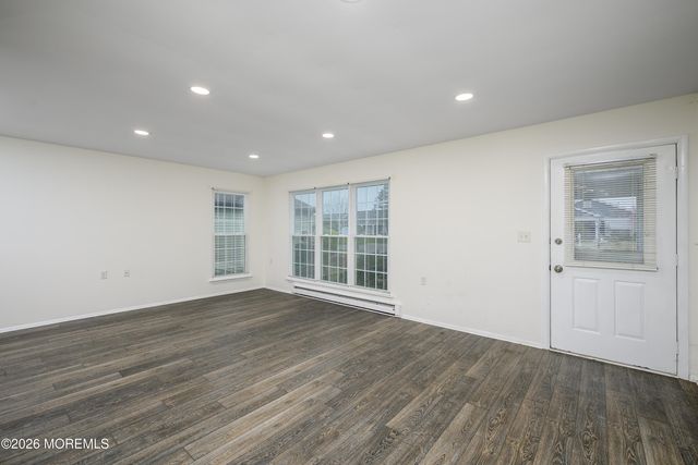 15 Normanton Avenue, Manchester, NJ 08759