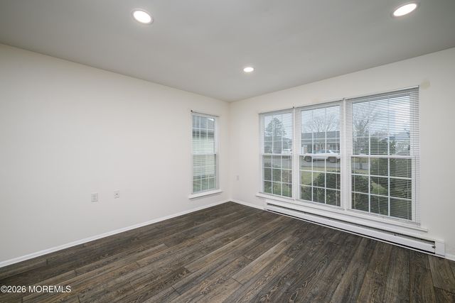 15 Normanton Avenue, Manchester, NJ 08759