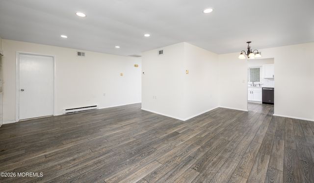 15 Normanton Avenue, Manchester, NJ 08759