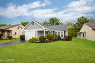 15 Normanton Avenue, Manchester, NJ 08759