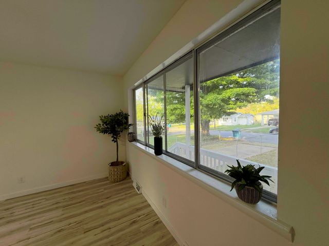 1315 South Newton Avenue, Springfield, MO 65807