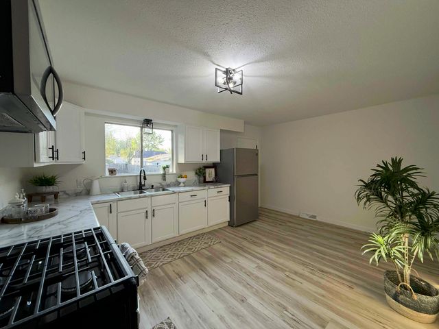 1315 South Newton Avenue, Springfield, MO 65807