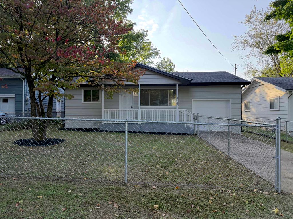 1315 South Newton Avenue, Springfield, MO 65807