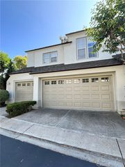 16 Brigmore Aisle, Irvine, CA 92603