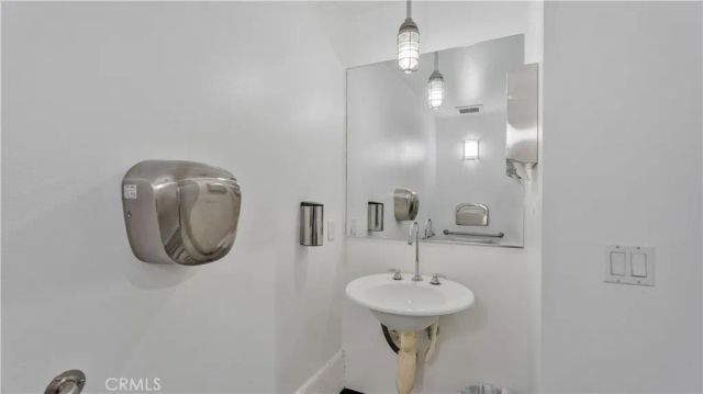 728 N. Santiago Street, Santa Ana, CA 92701