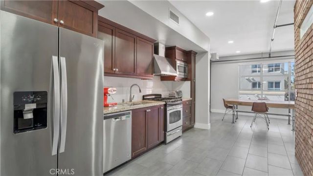 728 N. Santiago Street, Santa Ana, CA 92701