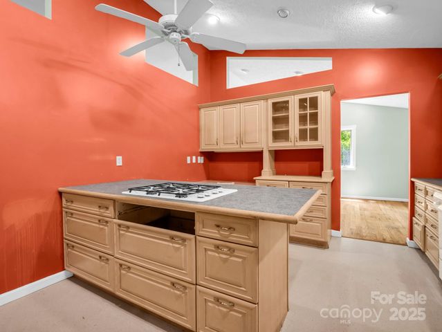 436 Utsonati Lane, Brevard, NC 28712