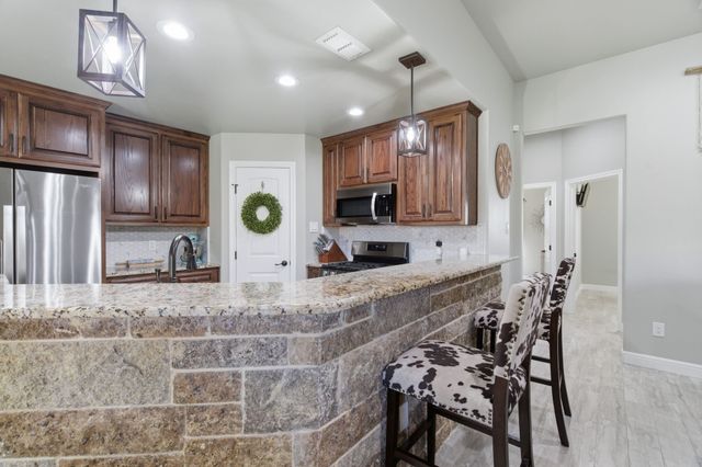 806 Colorado River Drive, Granbury, TX 76048