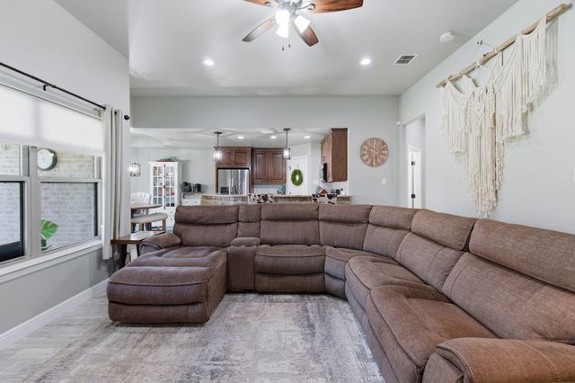 806 Colorado River Drive, Granbury, TX 76048