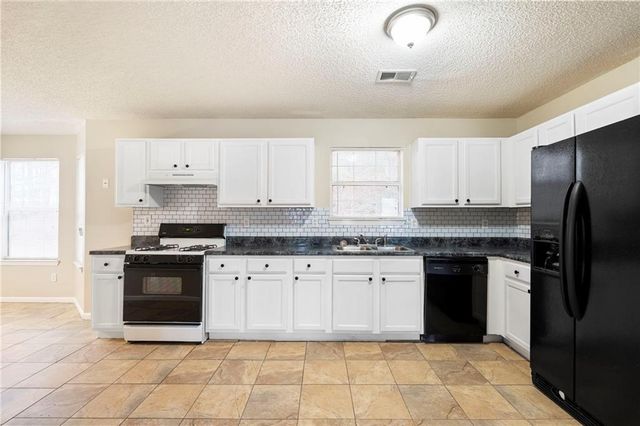 5333 Knights Landing, Ellenwood, GA 30294