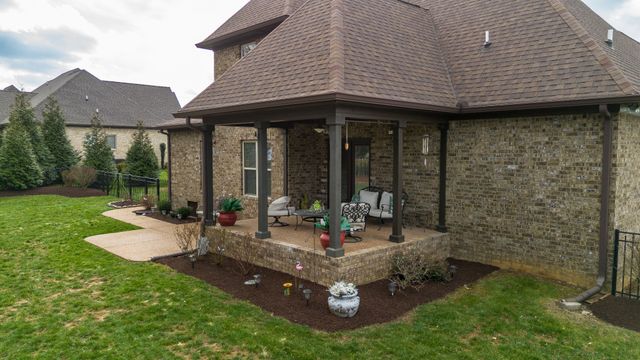 901 Larkspur Ln, Lebanon, TN 37087