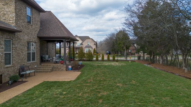 901 Larkspur Ln, Lebanon, TN 37087