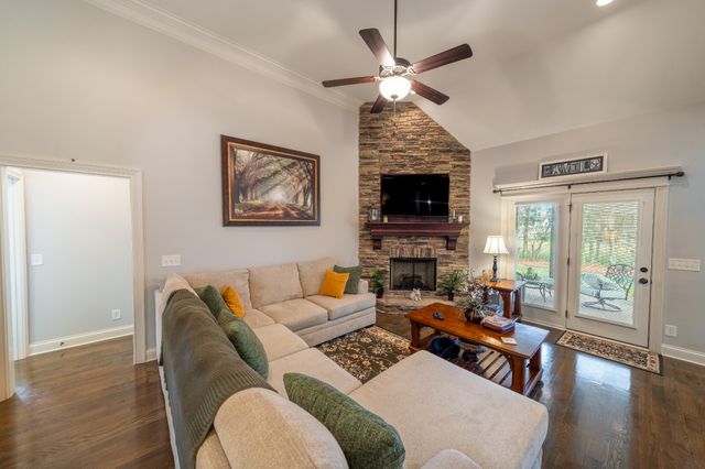 901 Larkspur Ln, Lebanon, TN 37087