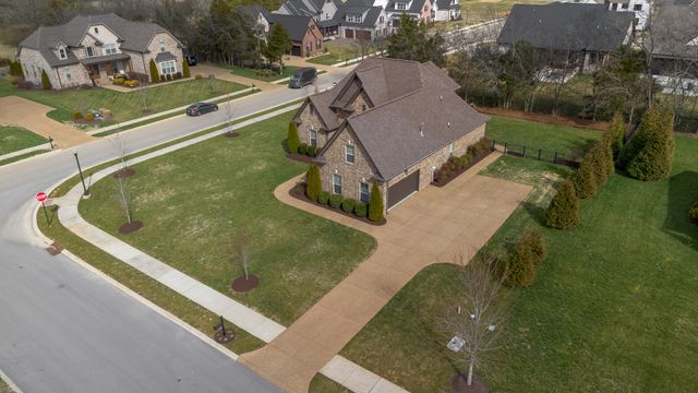 901 Larkspur Ln, Lebanon, TN 37087