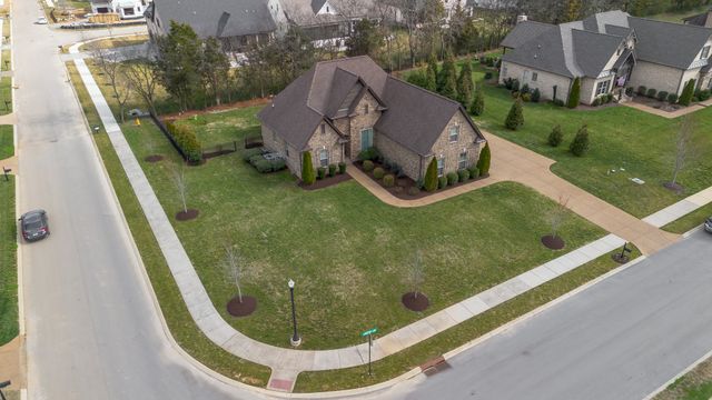 901 Larkspur Ln, Lebanon, TN 37087