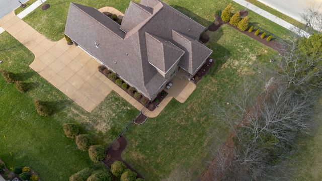 901 Larkspur Ln, Lebanon, TN 37087