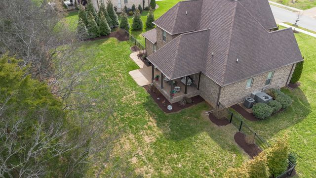 901 Larkspur Ln, Lebanon, TN 37087