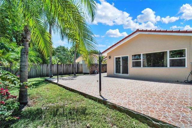 10813 SW 158th Ln, Miami, FL 33157