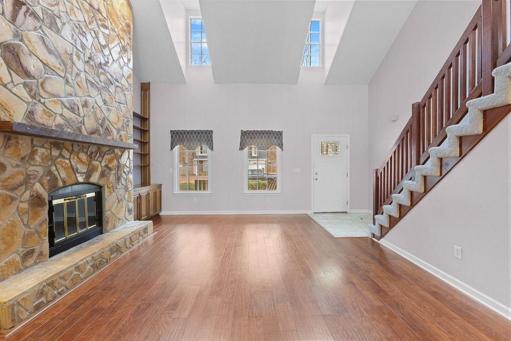 Image 10 of property listing at 803 N Aylesbury Road, Goose Creek, SC 29445