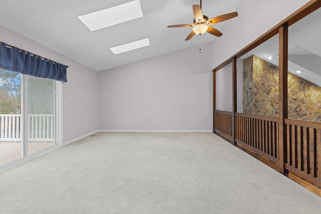 Image 11 of property listing at 803 N Aylesbury Road, Goose Creek, SC 29445