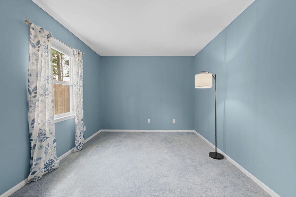 Image 12 of property listing at 803 N Aylesbury Road, Goose Creek, SC 29445