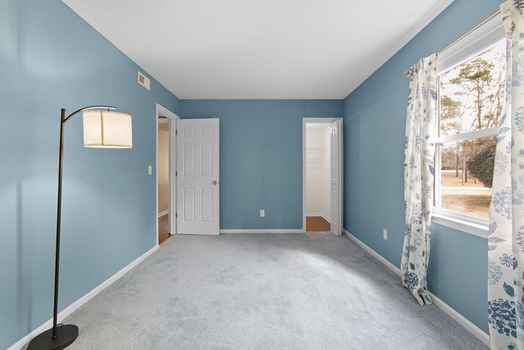 Image 13 of property listing at 803 N Aylesbury Road, Goose Creek, SC 29445