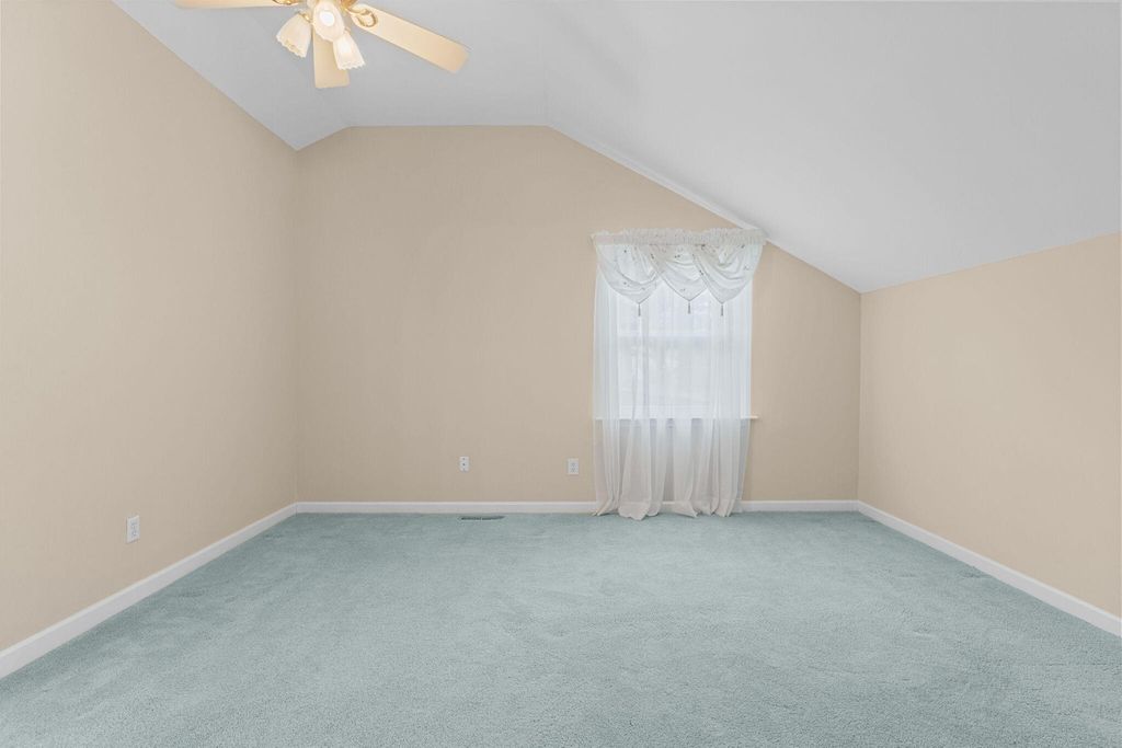 Image 17 of property listing at 803 N Aylesbury Road, Goose Creek, SC 29445