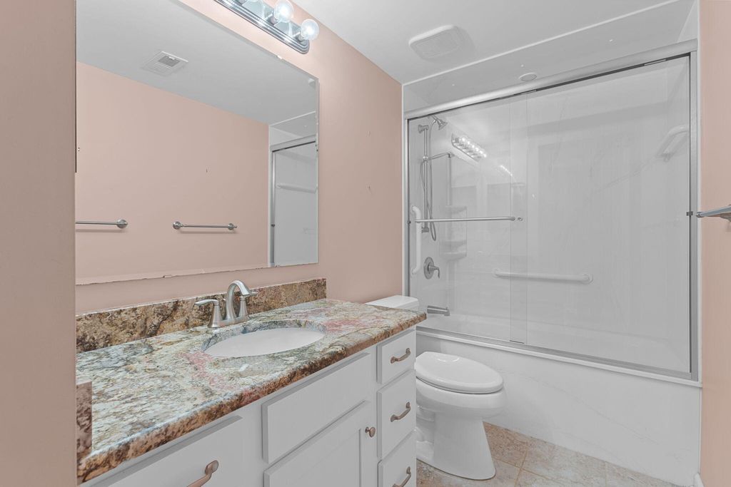 Image 19 of property listing at 803 N Aylesbury Road, Goose Creek, SC 29445