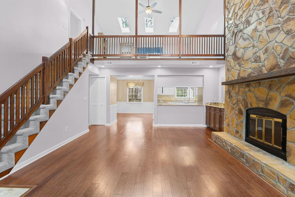 Image 2 of property listing at 803 N Aylesbury Road, Goose Creek, SC 29445