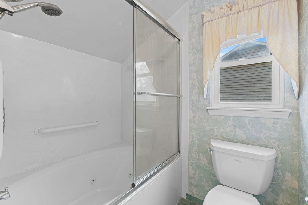 Image 20 of property listing at 803 N Aylesbury Road, Goose Creek, SC 29445