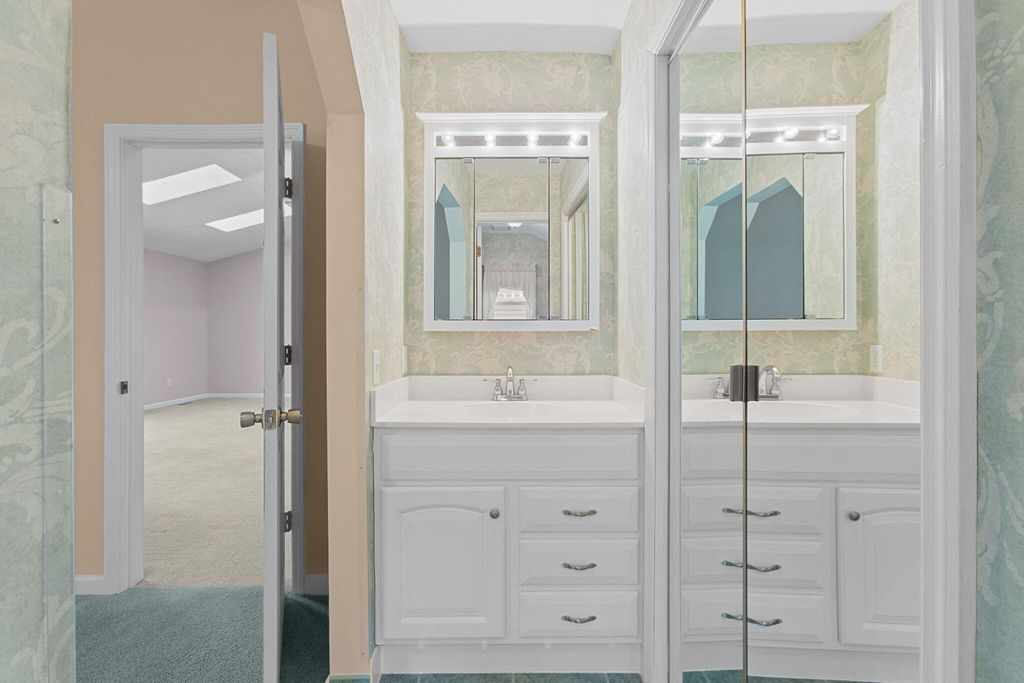 Image 21 of property listing at 803 N Aylesbury Road, Goose Creek, SC 29445